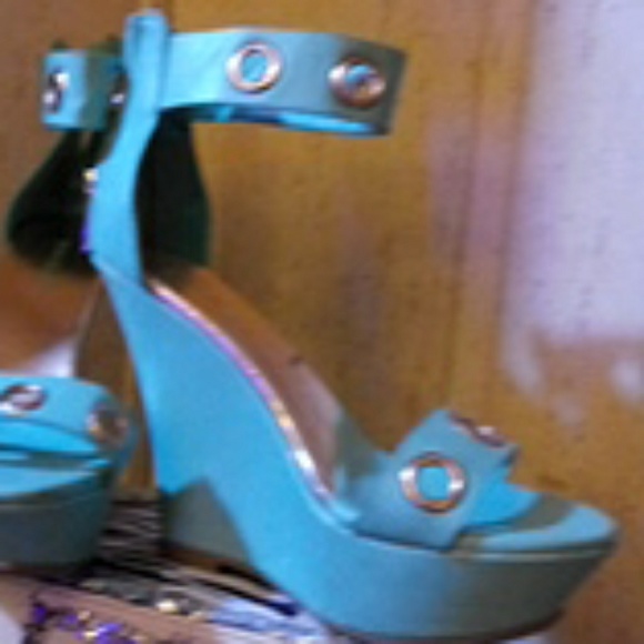 Heels - Picture 2 of 2